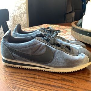 Nike womens size 10 velvet & leather sneaker!